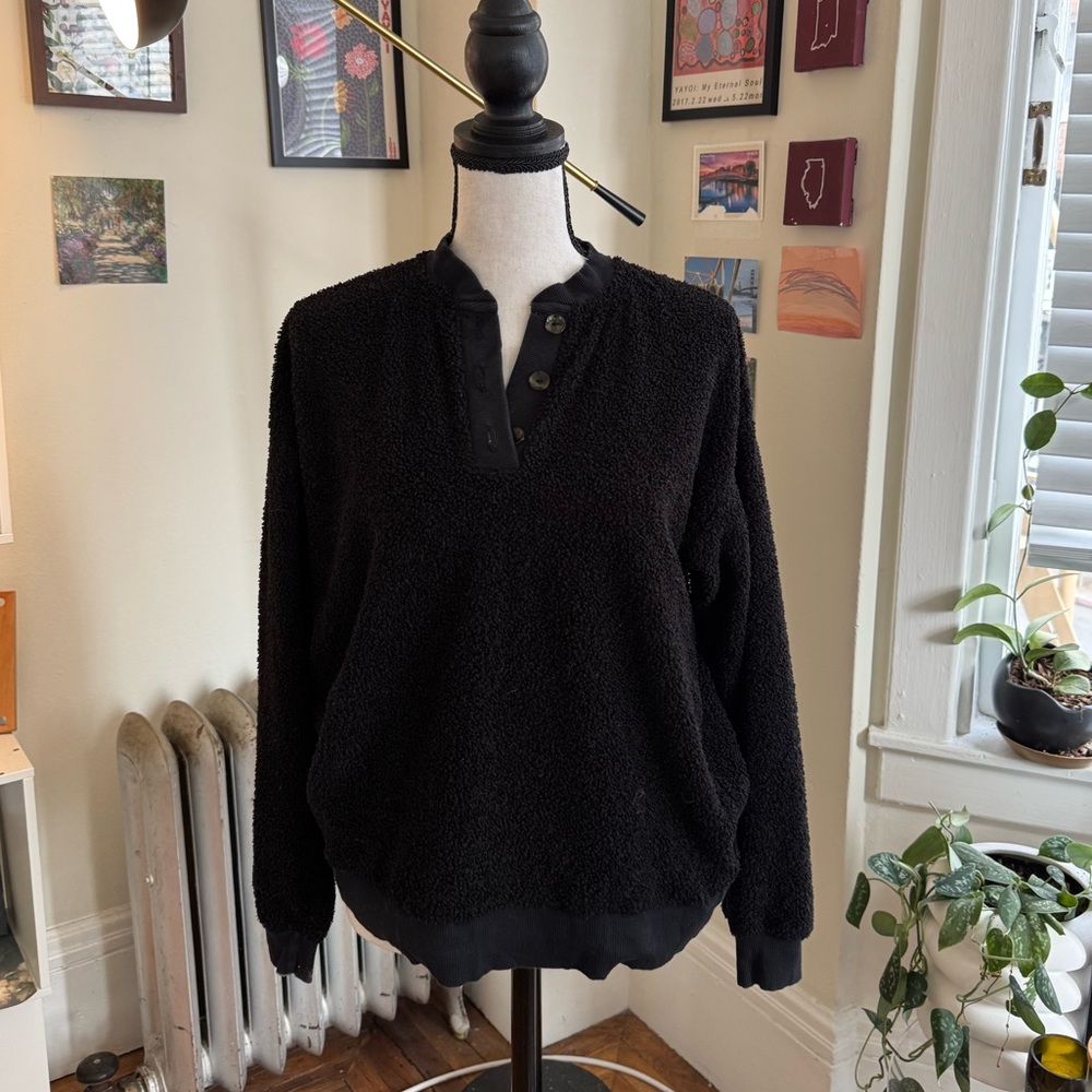 Fleece Sweater W Buttons